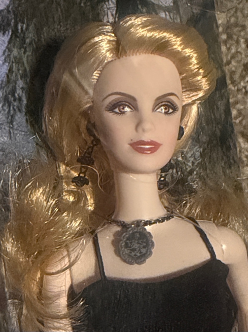 Twilight Saga Rosalie Collector Doll - Barbie Pink Label Collection - MINT! - Picture 6 of 12
